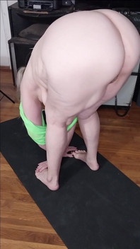 Yoga bogel pagi dengan si matang panas!