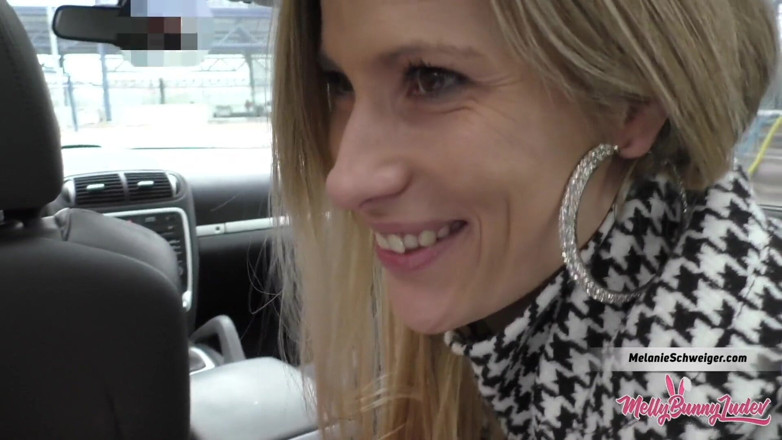 Mellybunnyluder: Blowjob during carwash