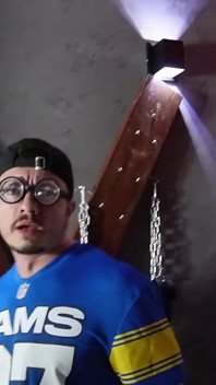 Ciekawy sąsiad staje się boginią Kiffa Niewolnik i kicking bag - Ballbusting