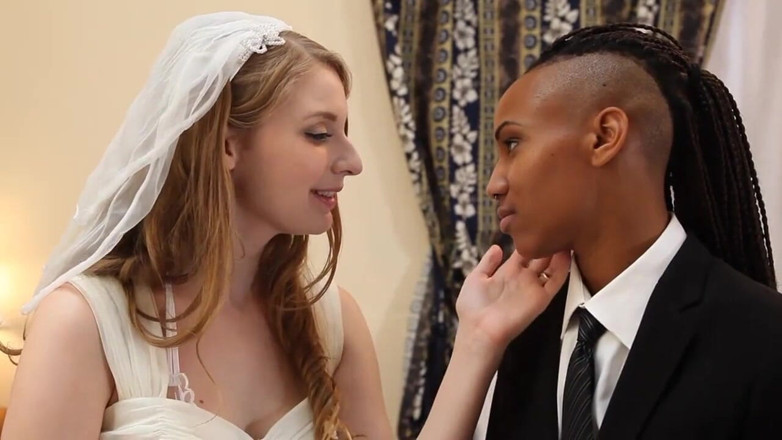Lesbian Illusion: Lily Cades hoher kontrast (kompletter film)