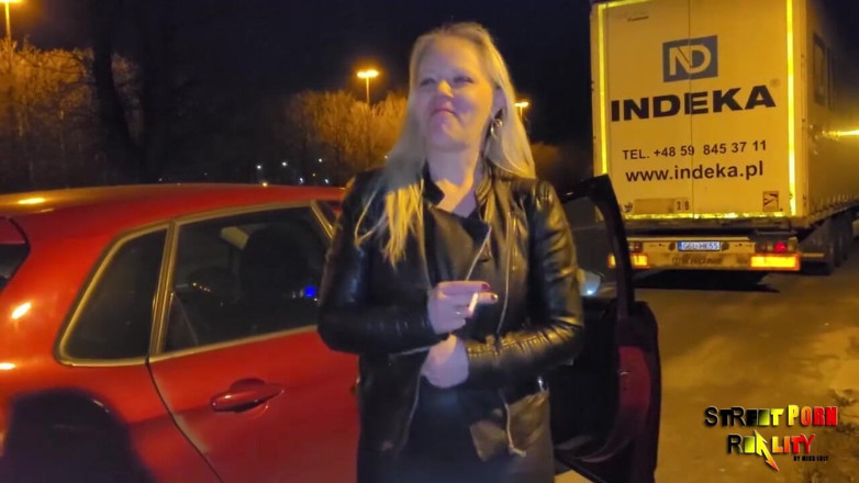 Street porn reality: The pissing road 23