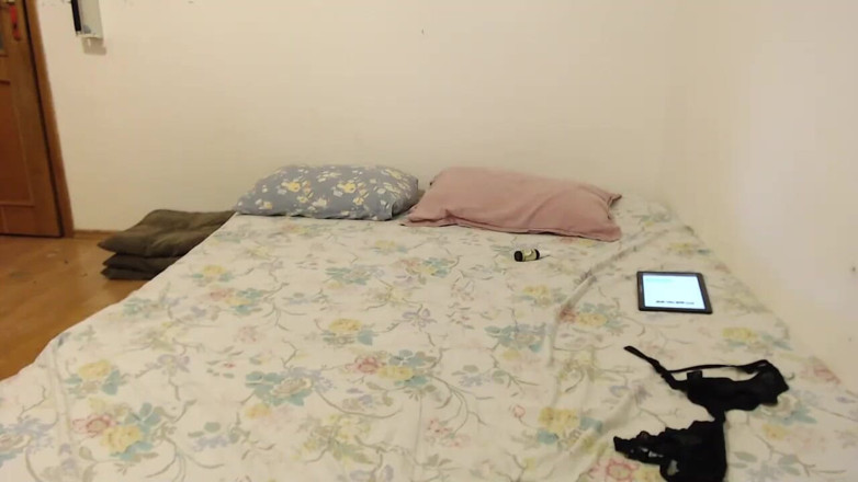 Iliketobeaslut: Webcam solo female play - so horny
