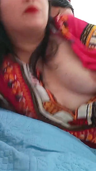 義理の息子がインド人の継母とセックスする
