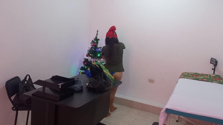 Martin13: Enfermera latina tiene una super navidad llena de pasión y...