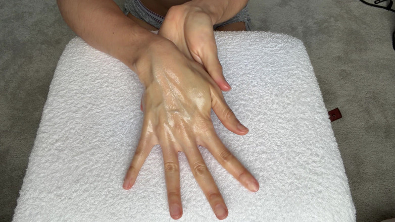 Ms Emmy Lynn: Naratif Gf sembah tangan