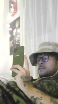 Revise El Celular De Mi Hermanastra Y Me Puse Caliente Al Ver Sus Deliciosas Tetas
