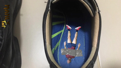 Manlyfoot: Jak být rozdrcen mými chodidly - Manlyfoot - Drobný muž - Rozdrcení - Makrofilie -...