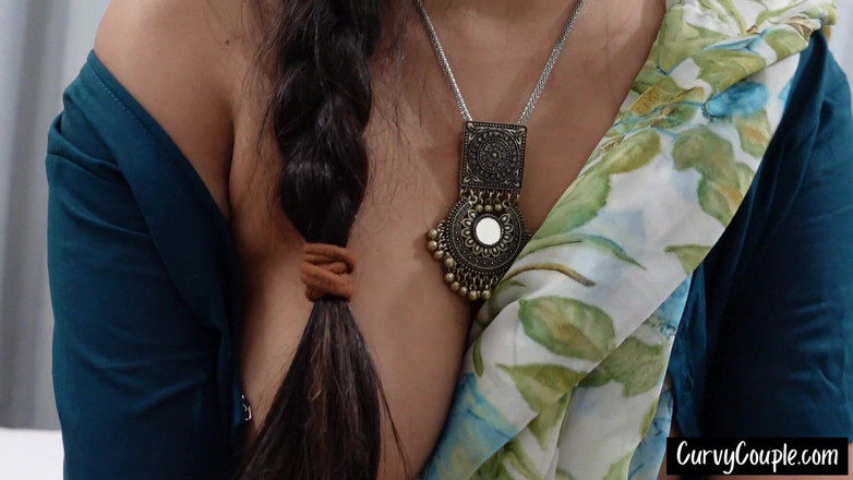 CurvyCumCouple69: Bhabhi Ấn Độ gợi cảm làm tình trong sục cu của dì...