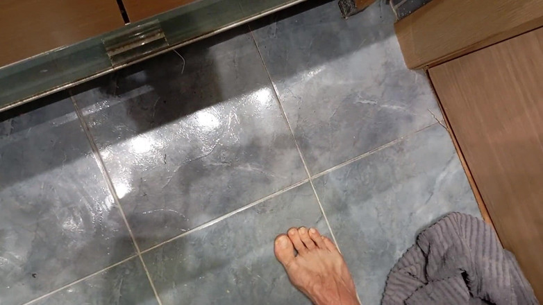 Elvissc: Zvrácený chlap vám ukáže svého ochablého ptáka plného spermatu a...