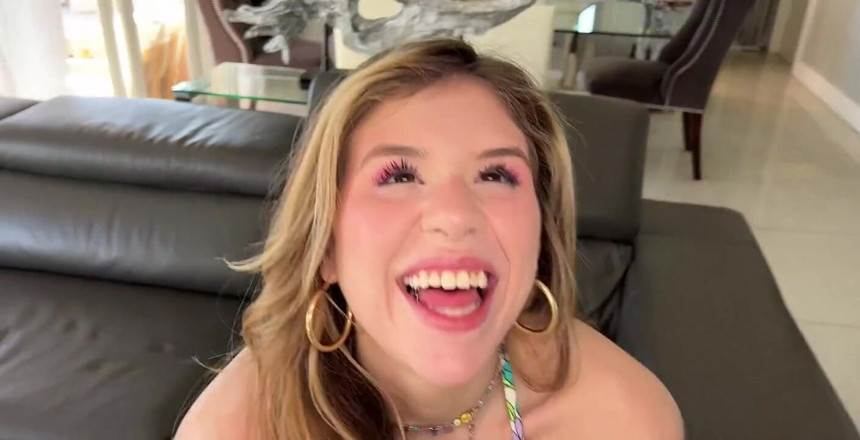 J-Mac: 性感的大屁股白人美女伊莎贝尔月亮在美好的一天来到户外做爱的全新场景，我们从户外开始