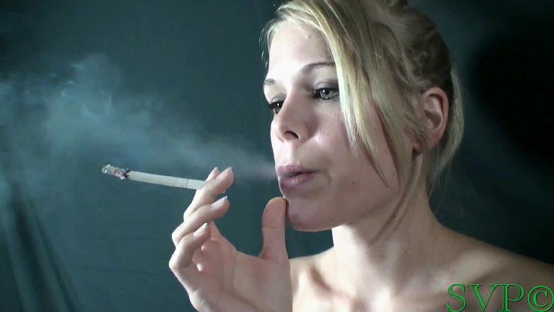 Wicked smoking stepsisters: La prima volta che la modella di 19 anni fuma, fa...