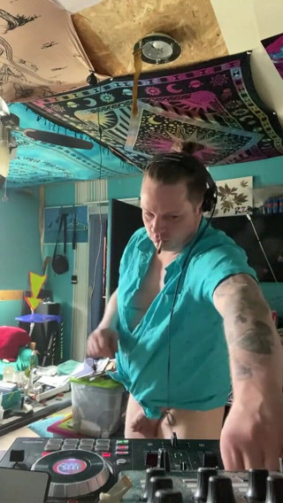 Sexy Amateur Studio: DJ sets and strips uncensored