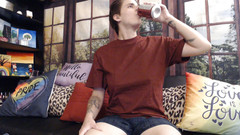 Abby Anna: 젖을 빠는 겸둥이 십대