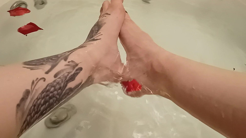 Mel Fire: Foot Spa z miażdżącym płatkiem róży