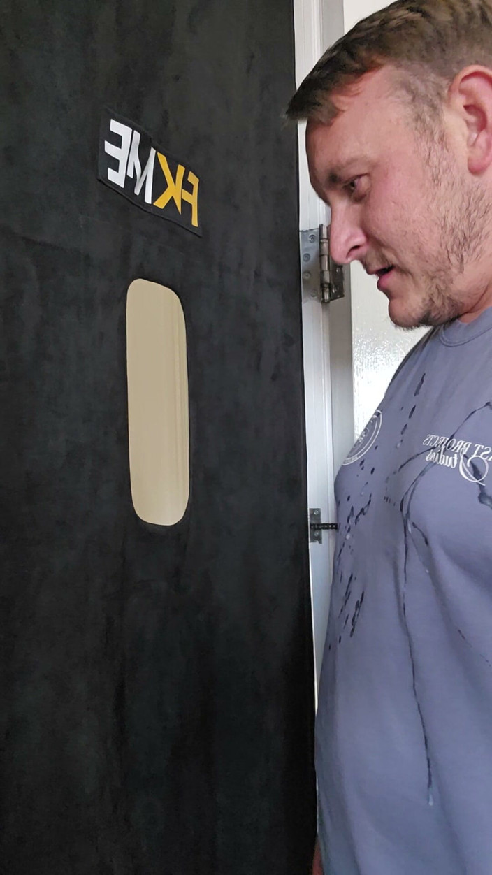 Welsh blokexxx: Succhiare il cazzo al gloryhole