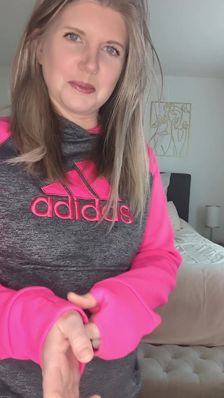 Housewife Ginger: Kapüşonlu striptiz 31 talimatı