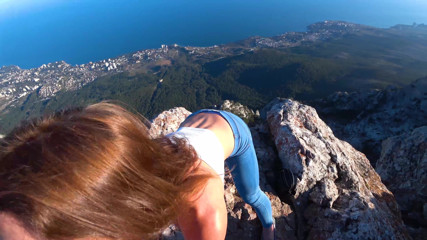 Mia Bandini: Risky fuck on a cliff