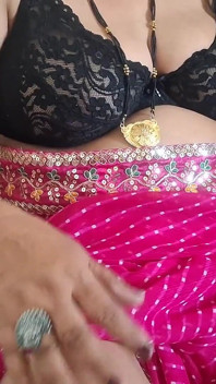 Gulabi Saree MILF Shilpa Selflove