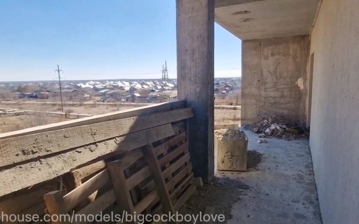 AlexGay: Трахав будівельника будинку без презервативів на очах у всіх!