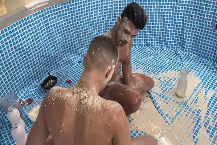 World Gay: Plýtvání jídlem v podivném sexu