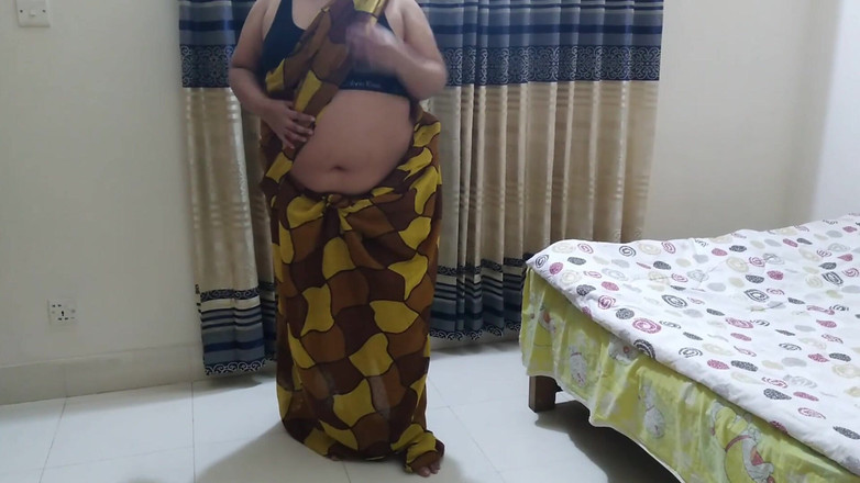 Aria Mia: Moti Gand Wali tamilská sexy teta dostane anální šukání od cizince,...