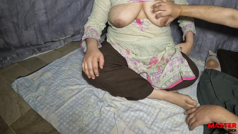 Master white dick: Pemilik rumah ngasih makanan sama pengemis untuk dientot