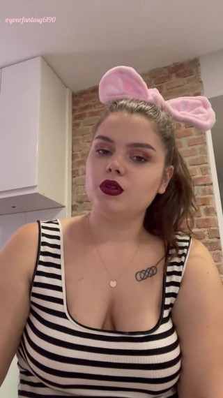 Your fantasy studio: Smoking with red lipstick on