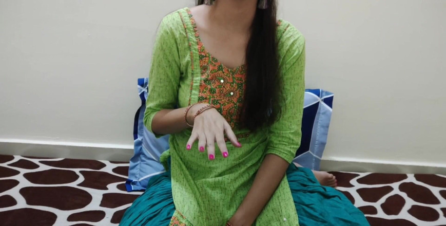 Saarabhabhi6: 回家的女婊被岳母抓住并性交，被岳母用下流话性交