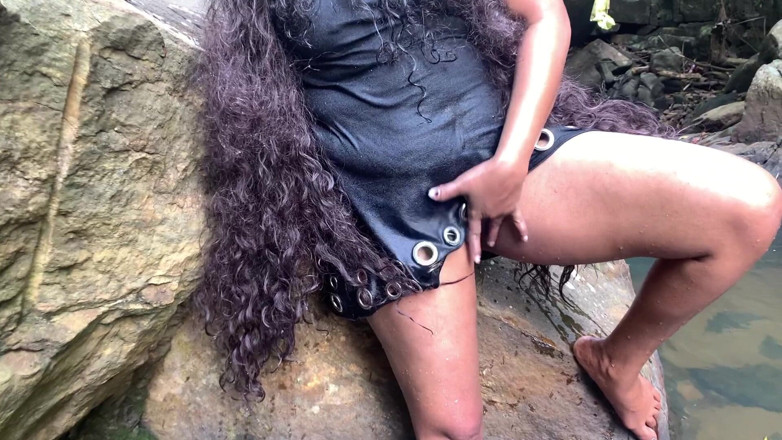 SL Gatissi studio: スリランカの村の女の子のきつい膣の屋外セックスビデオ、デシの屋外セックスビデオ