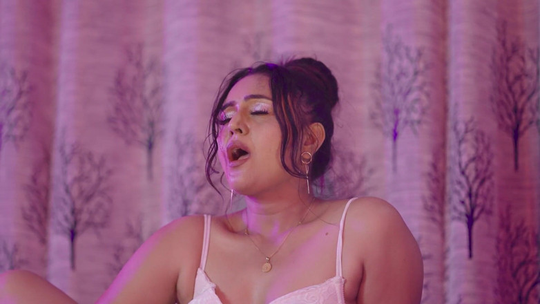 Triflicks: Pallavi Selbst-masturbation mit dildo