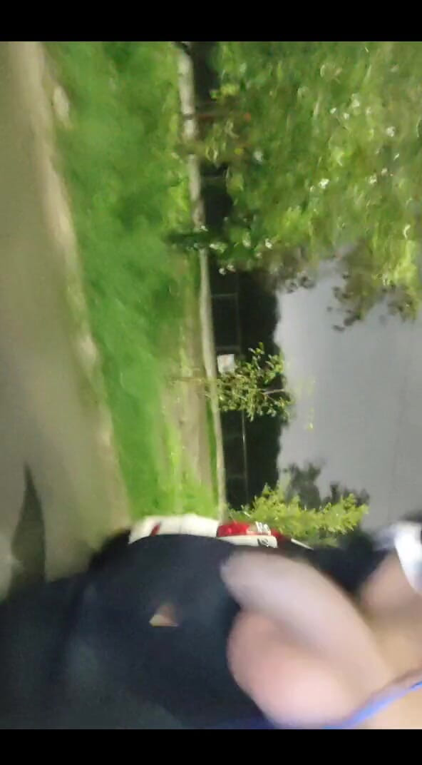 AlexAlejandro13: Ráda stříkám mléko, velký penis, když chodím osamělým parkem