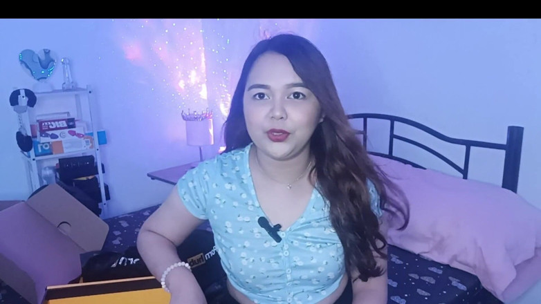 AsianSharinami: Je déballe le cadeau de mes abonnés 25k de Pornhub