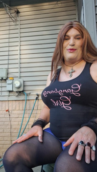 C’est Une Bonne Nuit Pour Un Gangbang En Plein Air !