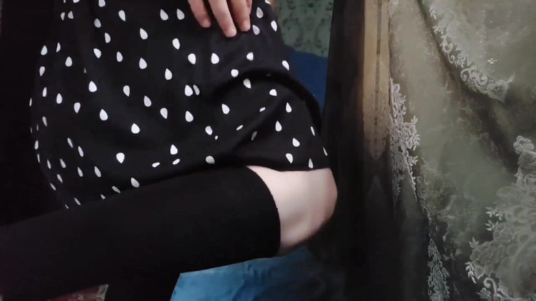 Kitty_Cross: Splendida trans limonata con unghie dipinte vivaci