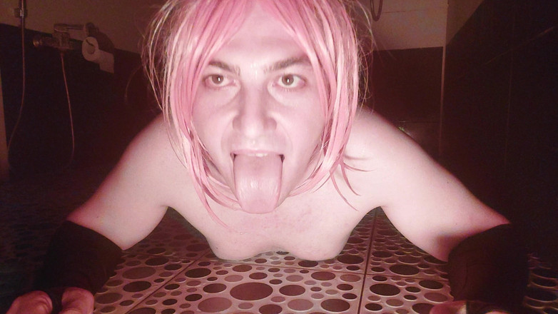 Kitty_Cross: Hezká femboy má koupel barevné osvětlení prostředí velké přírodní kozy