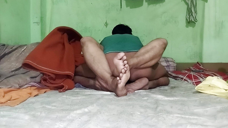 SAFI TV: 義理の叔母が部屋に一人で横たわっているのを見つけたので、彼女をつかんでファックしました