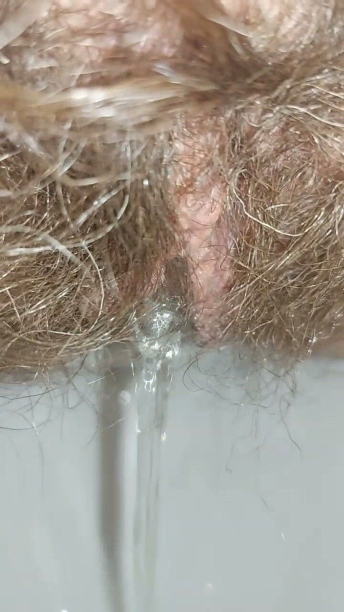 GinnaGg: 넌 내 변기고, 내 털을 핥아주는 청소부야.