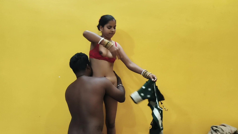 Nikku: 我第一次在我的嫂子我的房间里浪漫和硬操一整夜的印度热辣夫妇