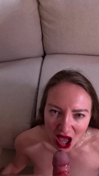 Julia maze lava i denti con sborra e piscio pov