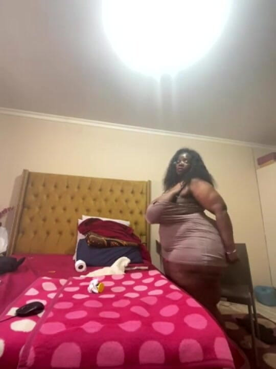 Legendary Booty Overdose: Kojící bbw milf koz uctívání a dojení