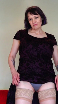Big Breasted Mature MILF Tigger Rubs Her Pussy Hard Until She Cums