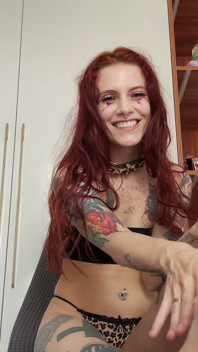 Jerking off to the Feet of the Goddess with the Addition of Cream and Glitter