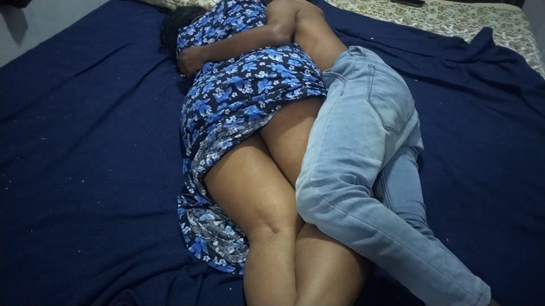 Tamil lesbian: Prieteni tamili sex în grup