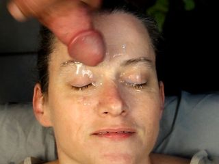 Dirty Dees: Wajahku dicrot sperma banyak banget