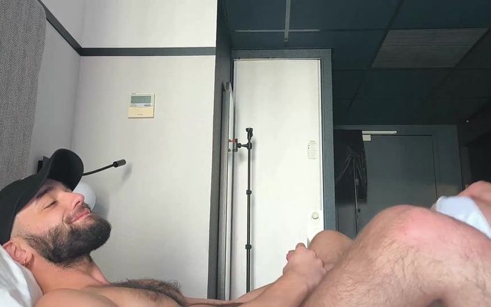 itapapixxl: Cru italiano maduro papai dotado fode seu guia turístico francês...
