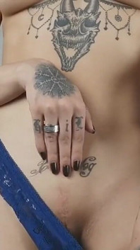 Cắm cộng với đồ chơi dính cho đến khi phun nước
