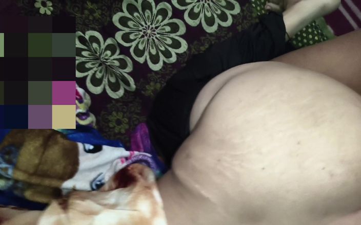 desilaunda96: Ele pegou a bunda grande de sua meia-irmã e ela...