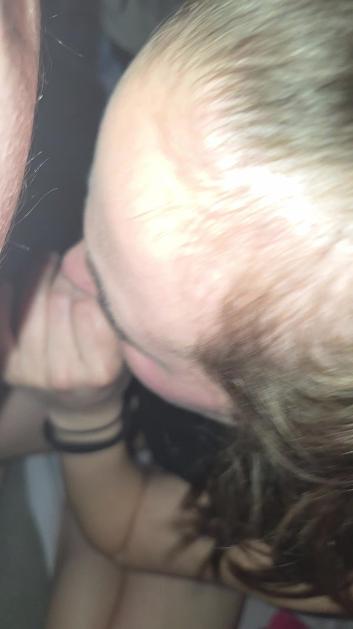 Mora_2000: Blowjob, älskar att ta kuken i munnen :)