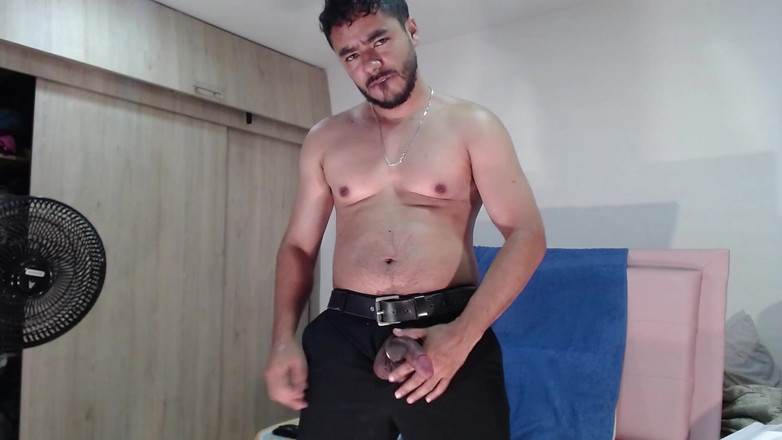 Tommhot: Baba ofisten eve geldikten sonra mastürbasyon yapıyor ve boşalıyor