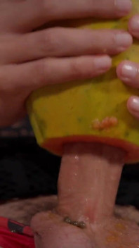 Asyalı twink sulu bir papaya doğuruyor - ev yapımı fleshlight sikişi